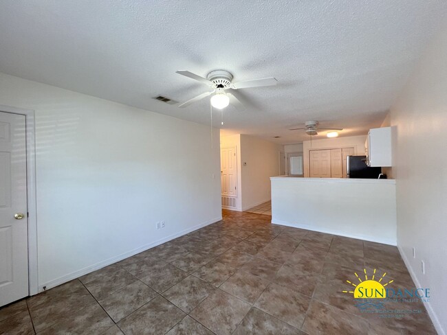 Building Photo - Great 2-bedroom home with an updated kitch...