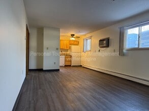 Building Photo - 320 6th St S