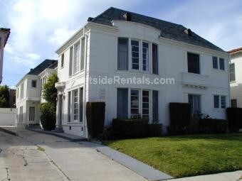 Front of 6 unit building - 1111 Meadowbrook Ave