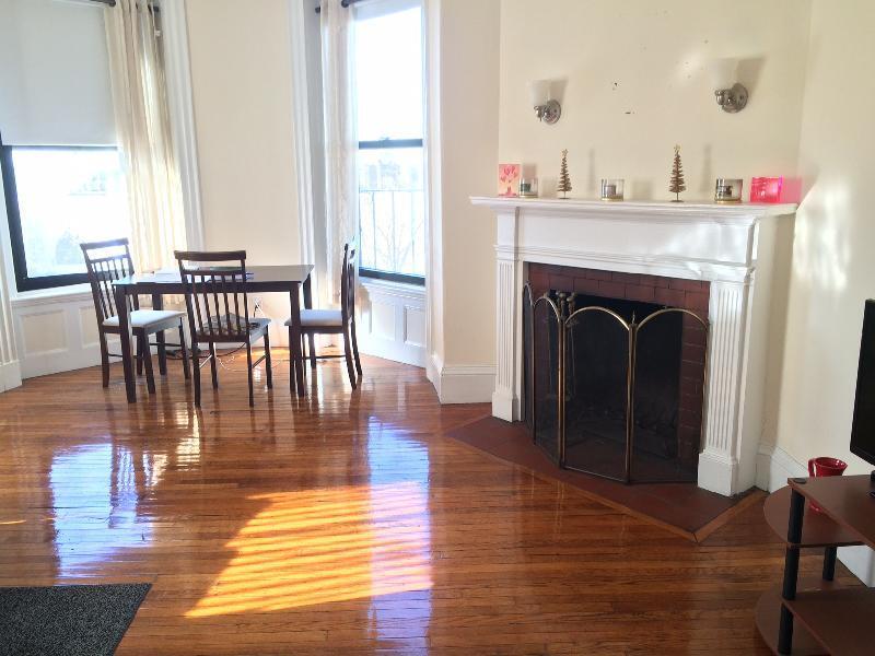 Primary Photo - 504 Beacon St