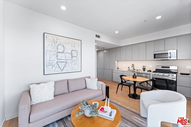 Foto del edificio - 904 S New Hampshire Ave