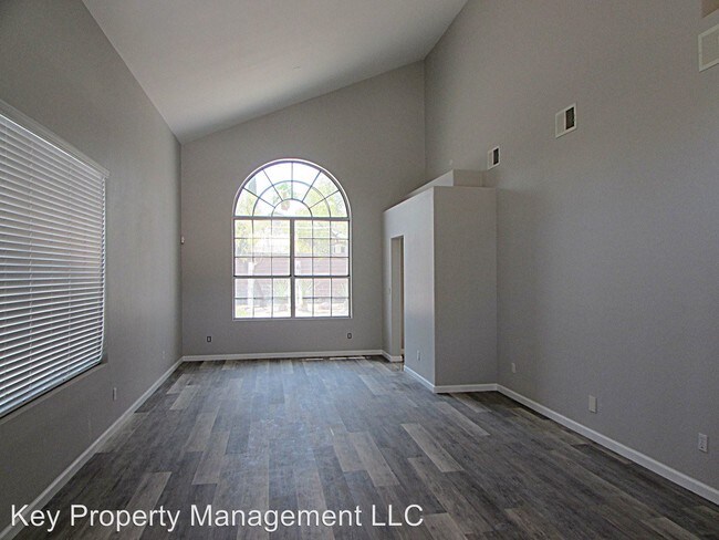 Building Photo - 4 br, 2.5 bath House - 8401 Bay Crest Dr