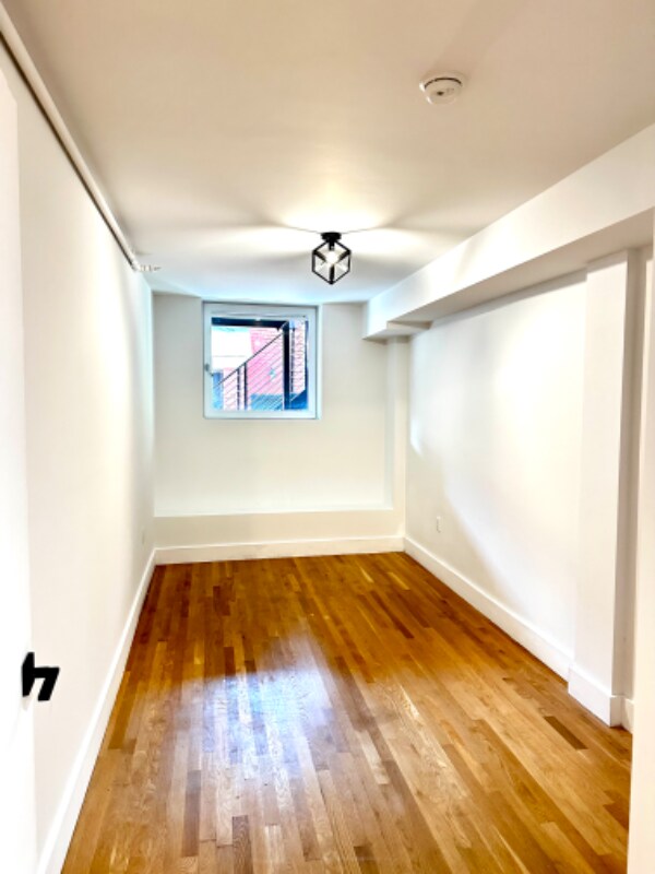 Building Photo - 33 Powers St