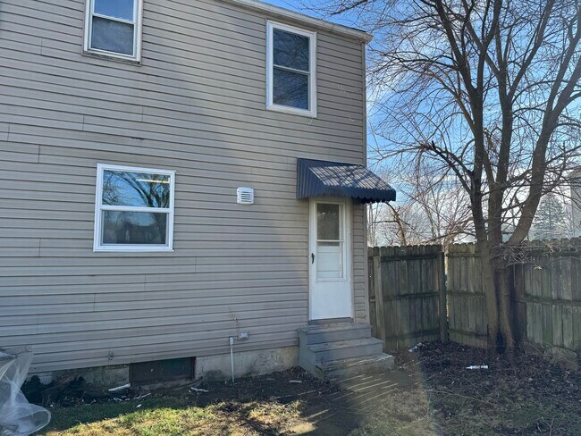 Building Photo - 3758 Palm Ave