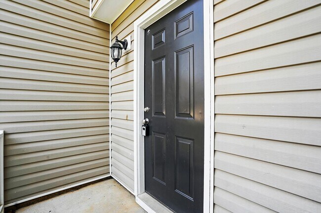 Foto del edificio - Beautifully Updated Townhome in Clayton – Available Now!