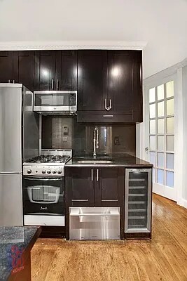 Foto del edificio - 410 E 9th St