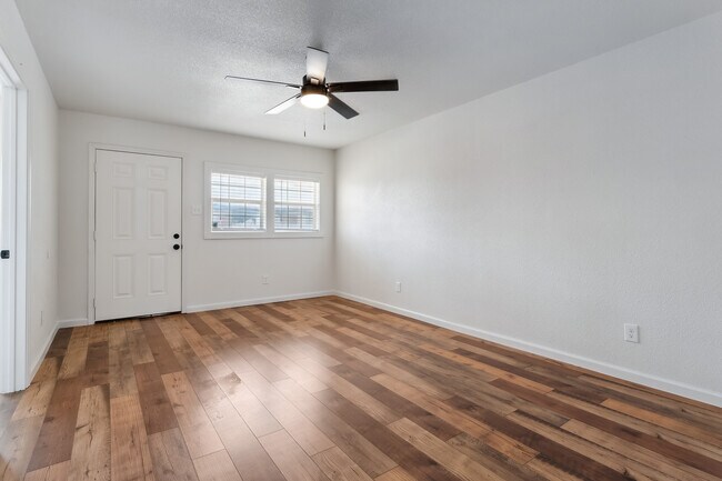Foto del edificio - 2709 E 2nd St