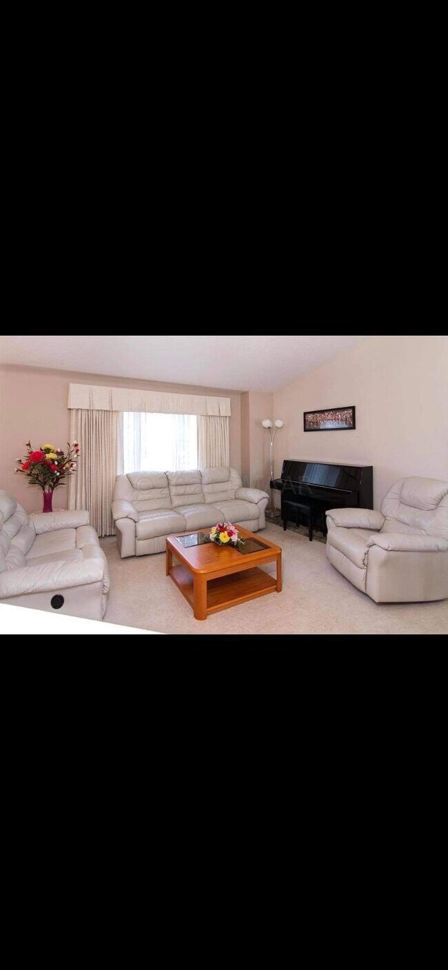 Foto del edificio - 3240 36th Ave S