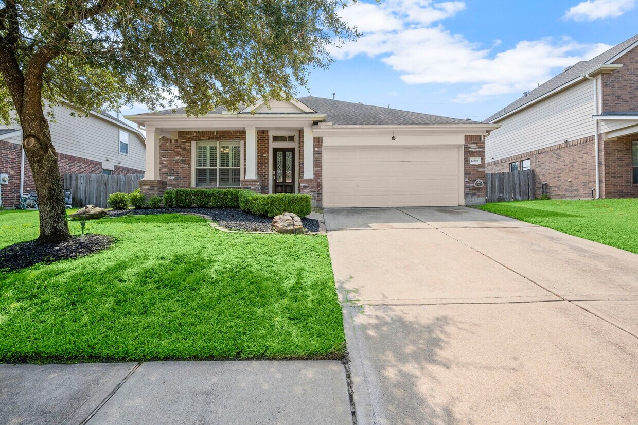 Primary Photo - 14707 Oaks Crossing Ln