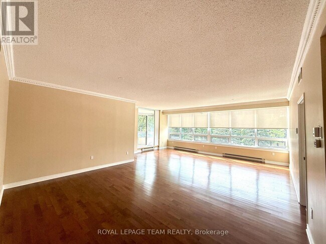 Photo du bâtiment - 1480 Riverside Dr.