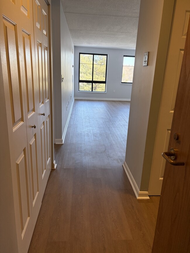 Entryway - 100 Ledgewood Dr