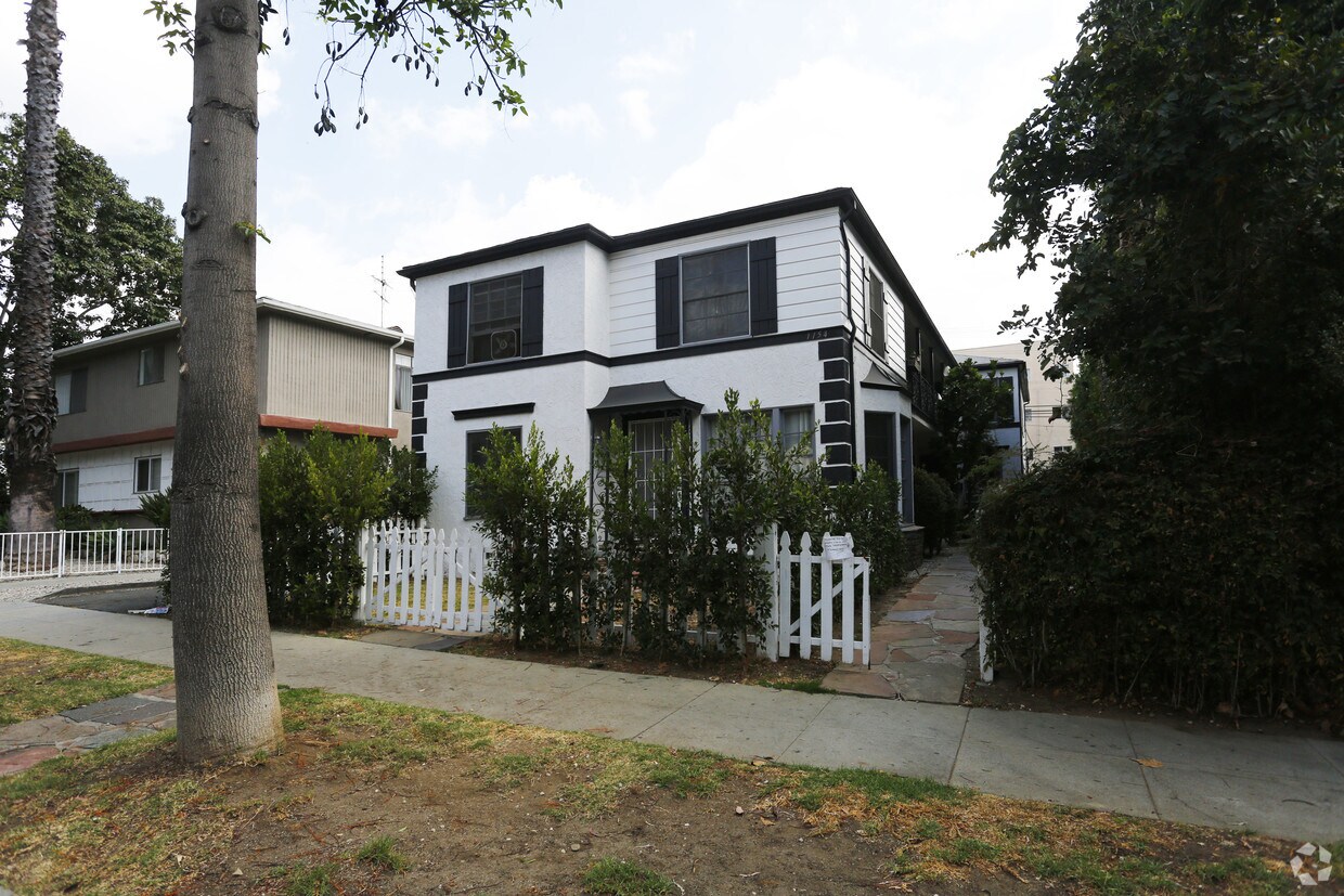 Edificio - 1154 N Orange Grove Ave