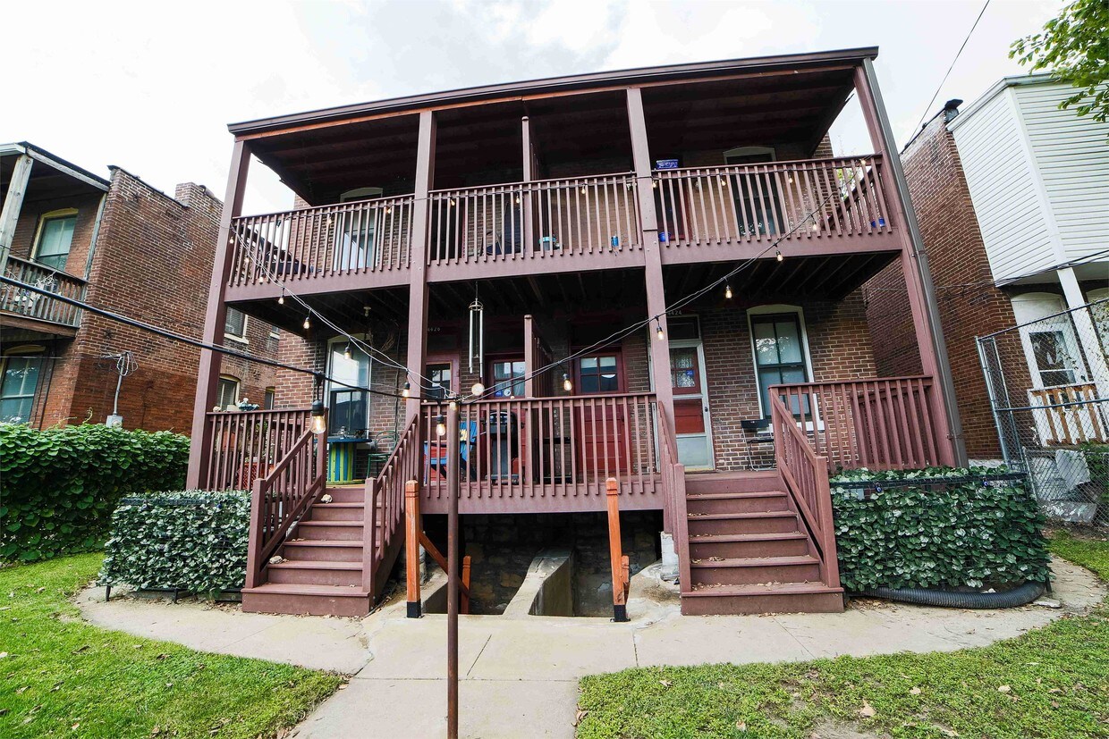 Primary Photo - 4424 Oakland Ave