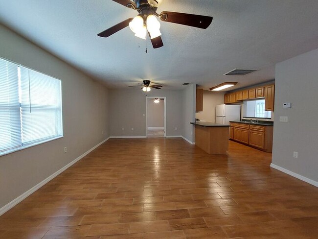 Building Photo - 5436 Lewellyn Rd