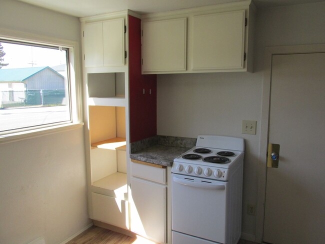 Building Photo - 1 bedroom apartment in Burlington