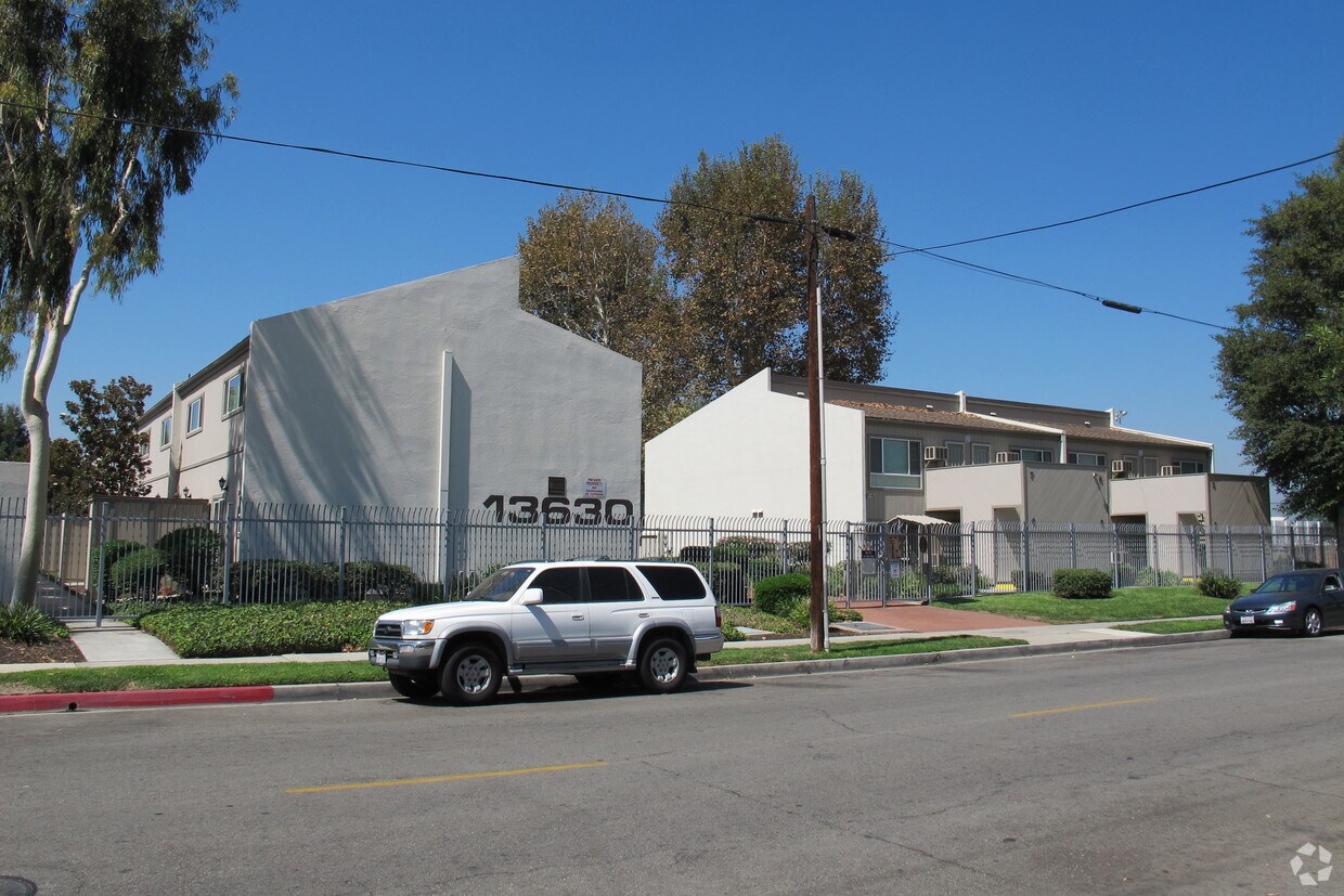 Foto principal - Foster Avenue Apartments