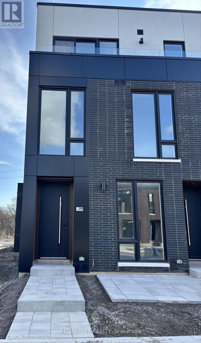 Building Photo - 176 Everett Cmn