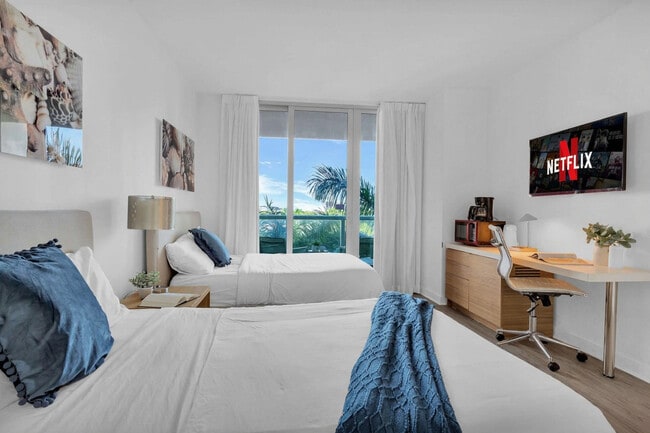 Building Photo - 2602 E Hallandale Beach Blvd