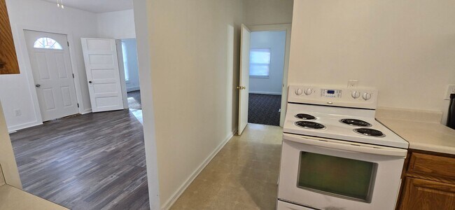 Foto del edificio - Remodeled 2 bedroom with Garage & small fe...