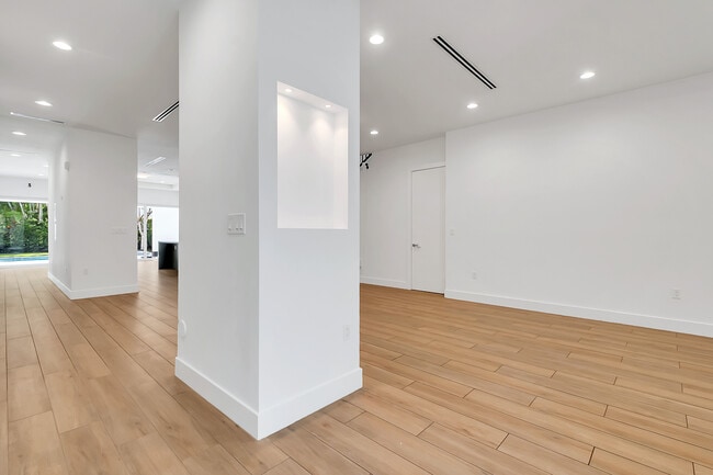 Foto del edificio - 429 SW 23rd Rd