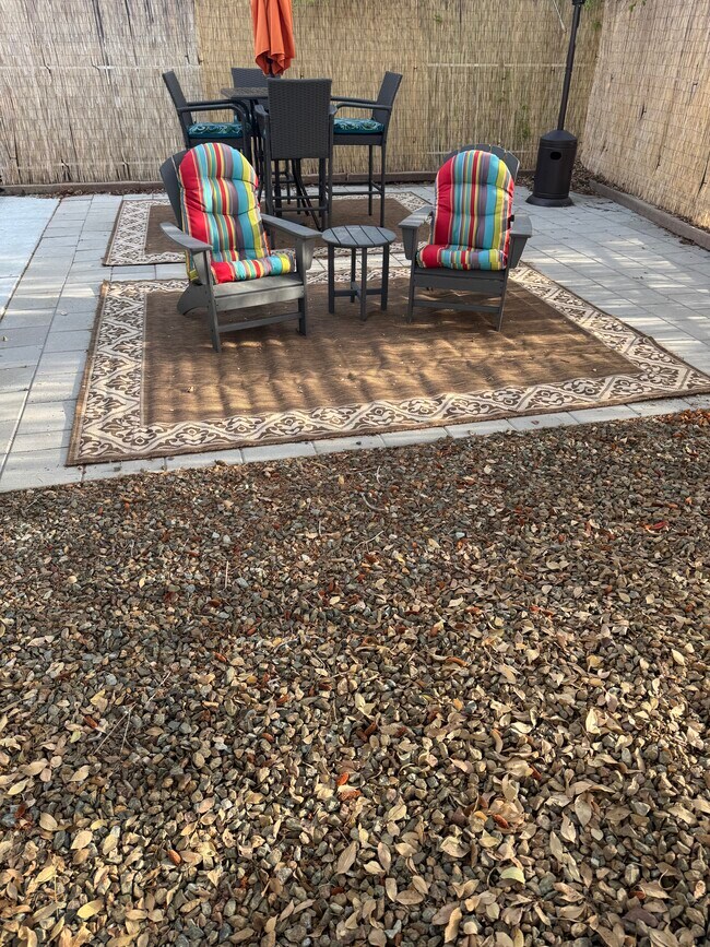 Foto del edificio - 1219 Willow Creek Rd