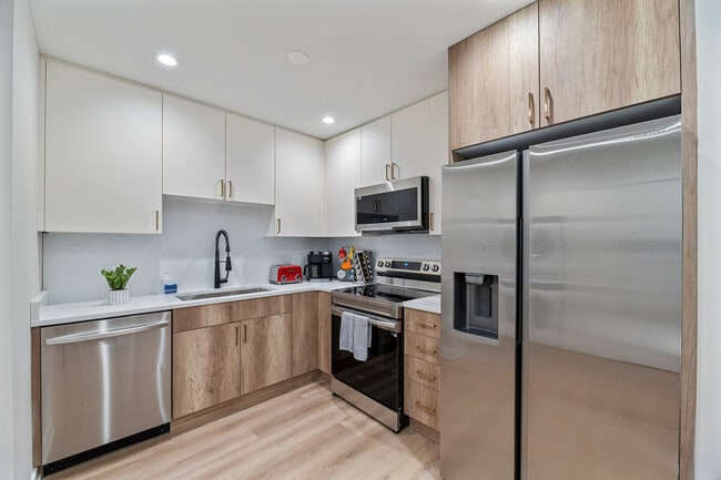 Foto del edificio - 7201 N Western Ave