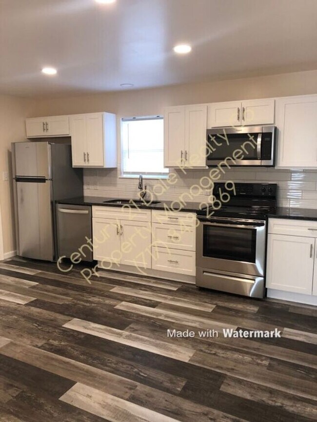 Building Photo - Newly Renovated 2 BR Townhome in Dover Sch...