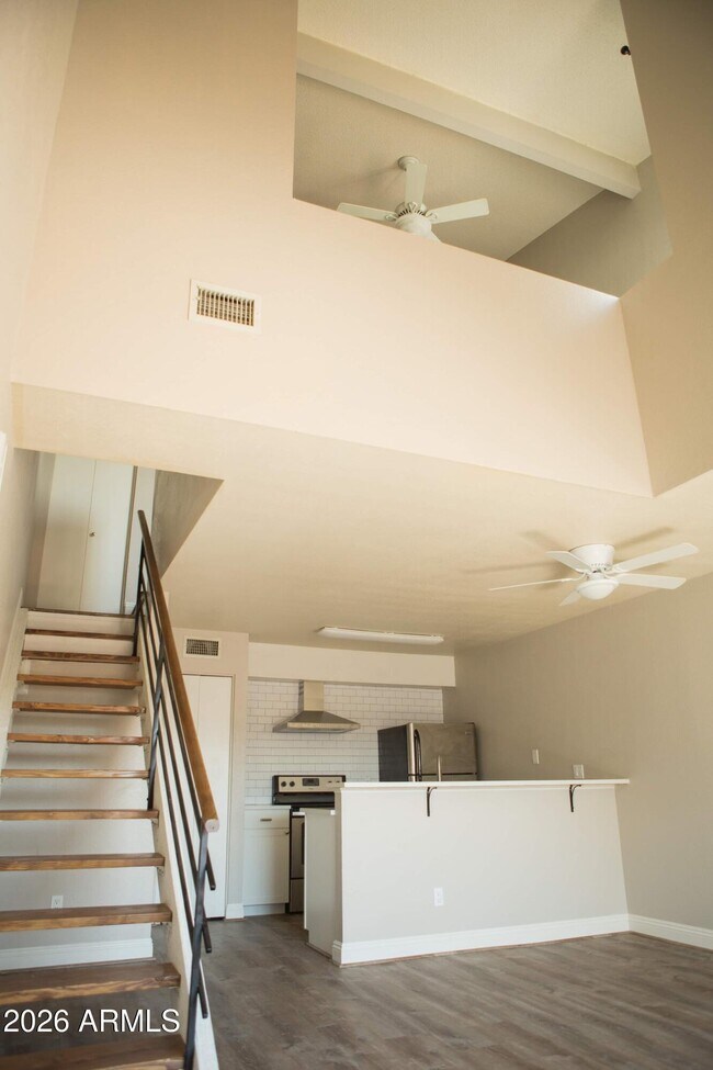 Foto del edificio - 2301 E University Dr