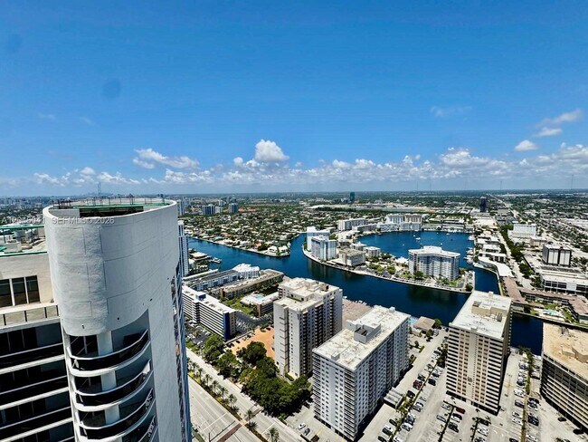 Building Photo - 1830 S Ocean Dr
