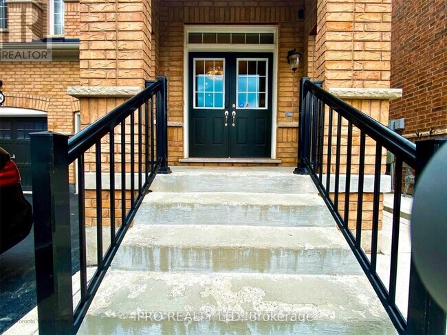 Building Photo - 38 Wasaga Rd