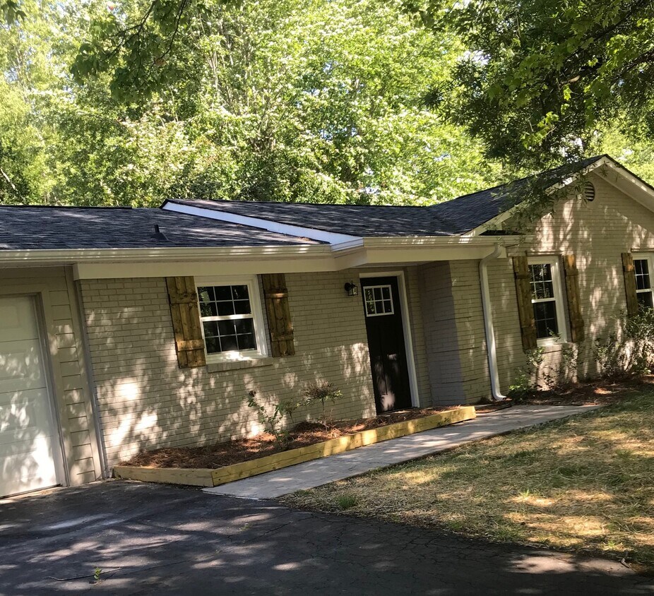 106 Partridge Ln, King, NC 27021 House Rental in King, NC