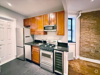 Building Photo - 382 E 10th St