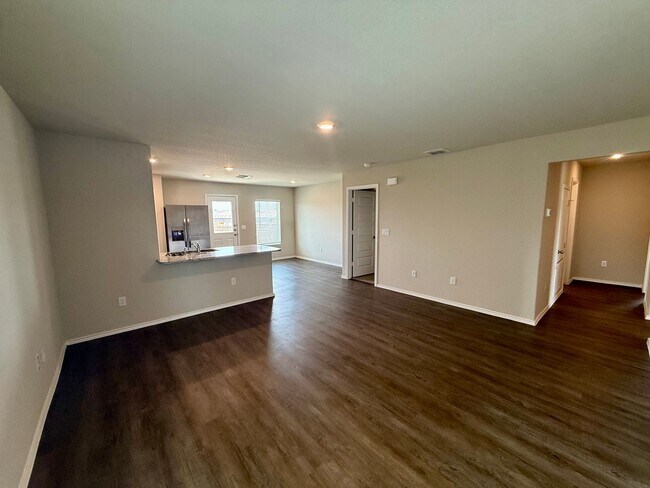 Foto del edificio - Charming 3-Bedroom Home Available for Rent...