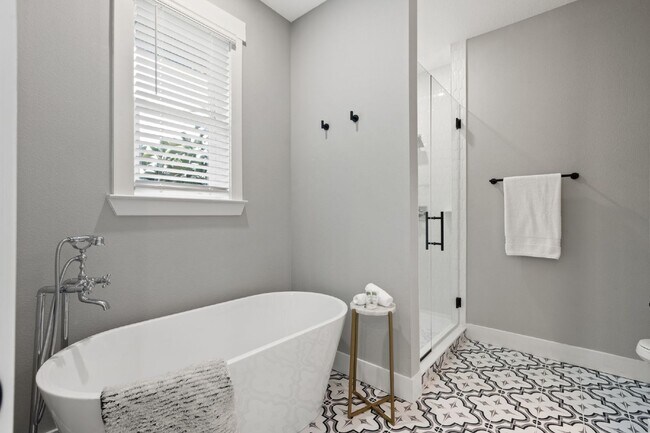 Building Photo - Charming Tampa Rental - Perfectly Located ...