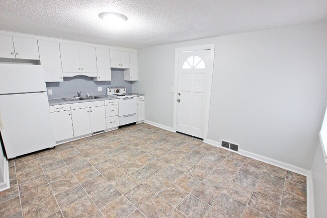 Foto del edificio - 115 Hurd Ave