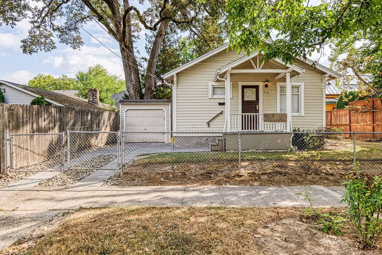 Foto principal - Charming Sellwood Cottage w/ Garage & Fenc...
