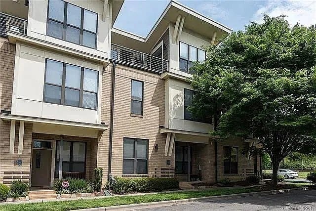 Foto principal - 3206 Noda Blvd