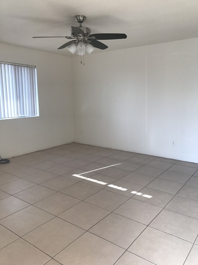 Foto del edificio - 2642 S Mountain View Dr