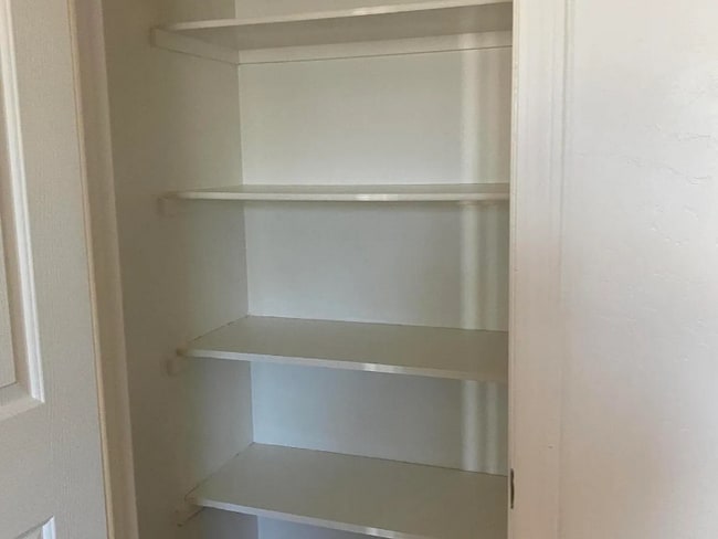 Foto del edificio - 8648 Lime Ave