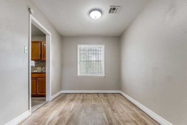 Building Photo - 9310 Forest View St