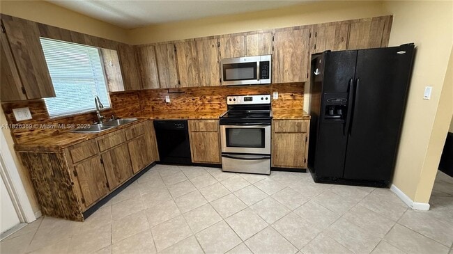 Building Photo - 4235 SW 62nd Ave