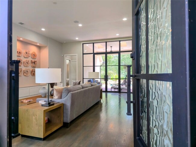 Building Photo - 19 Acorn Cluster Ct