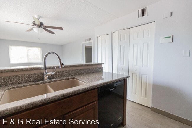 Building Photo - 2 br, 1 bath House - 4722 E BELLEVIEW ST