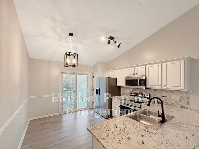 Building Photo - 708 Maple Dr