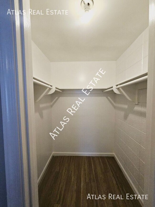 Foto del edificio - 7015 E Wilshire Dr