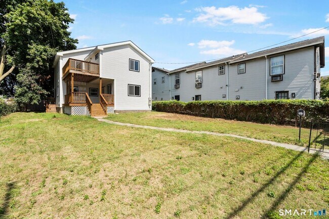 Foto del edificio - 810 Brewster St