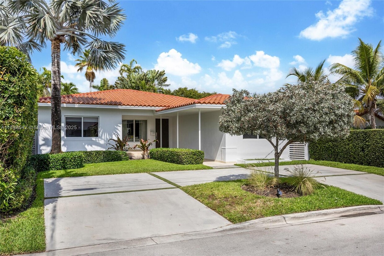 Foto principal - 8950 Byron Ave