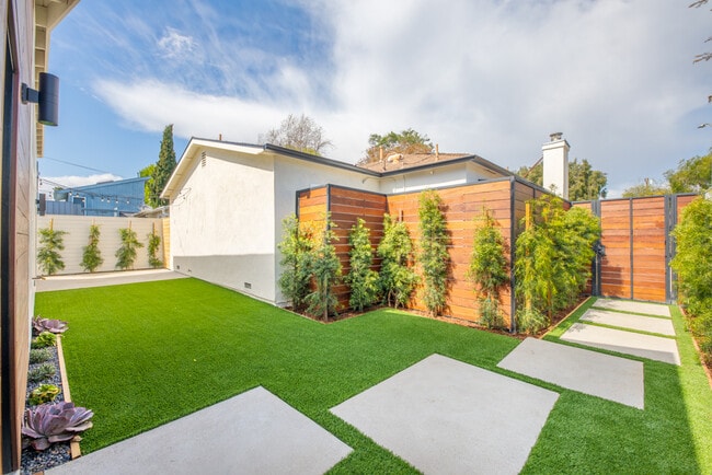 Building Photo - 2833 Stoner Ave