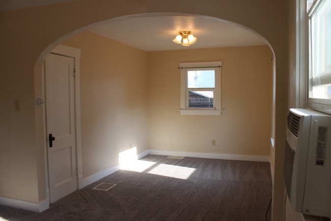 Building Photo - 1407 Danforth