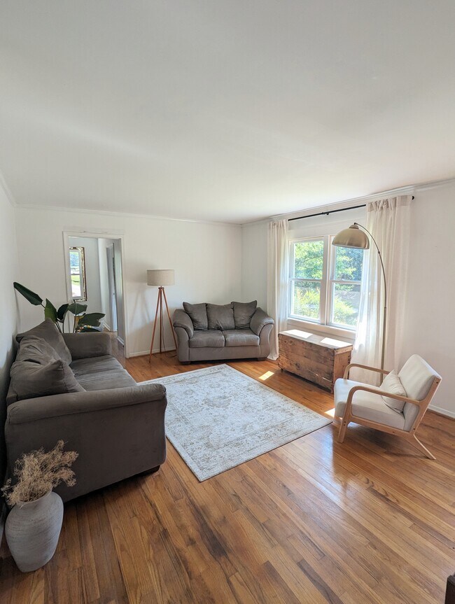 Photo - 128 Folkstone St House